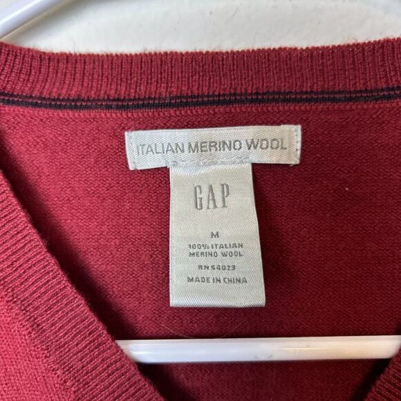 Gap Merino Wool Sweater Men’s Medium Red V-Neck Normcore Preppy Valentines - Picture 7 of 8